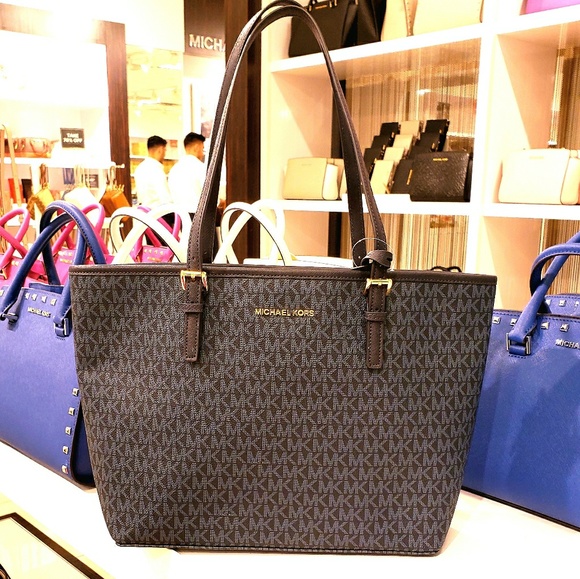 Michael Kors Handbags - MK JET SET TRAVEL MD CARRYALL TOTE ADMIRAL